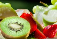 皮肤出现瘀点暗示缺乏维生素C 维生素c缺乏的病因（皮肤瘀斑是缺乏什么）