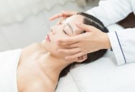 女人衰老最明显特征便是法令纹 保养皮肤小方法推荐（女人法令纹深显老吗）